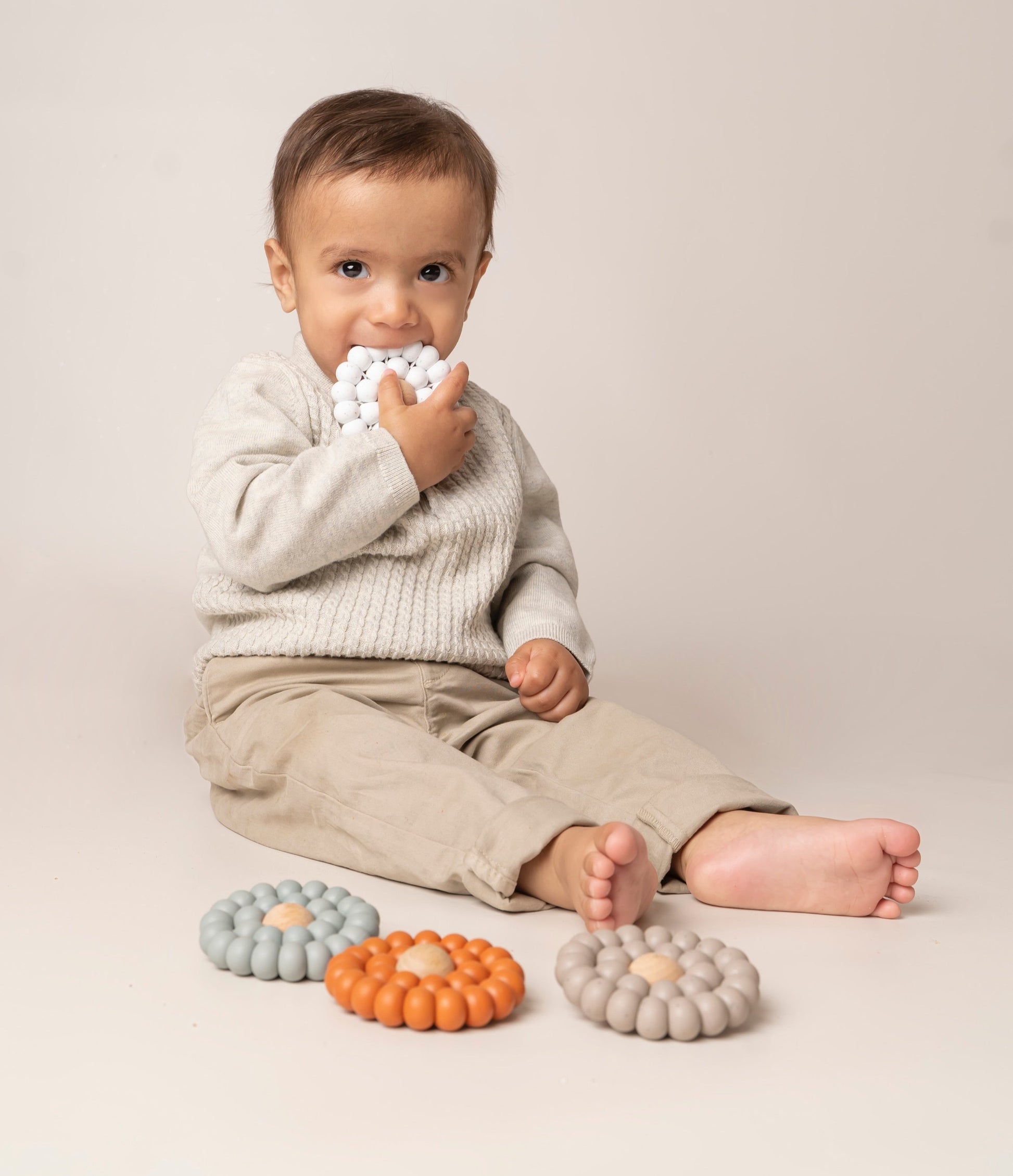 A Teething toy for babies made up of many large silicone beads to mimic a flower. A stylish and soothing solution for infants. Available in 4 colours, it is carefully crafted with premium food-grade silicone for safety and durability.