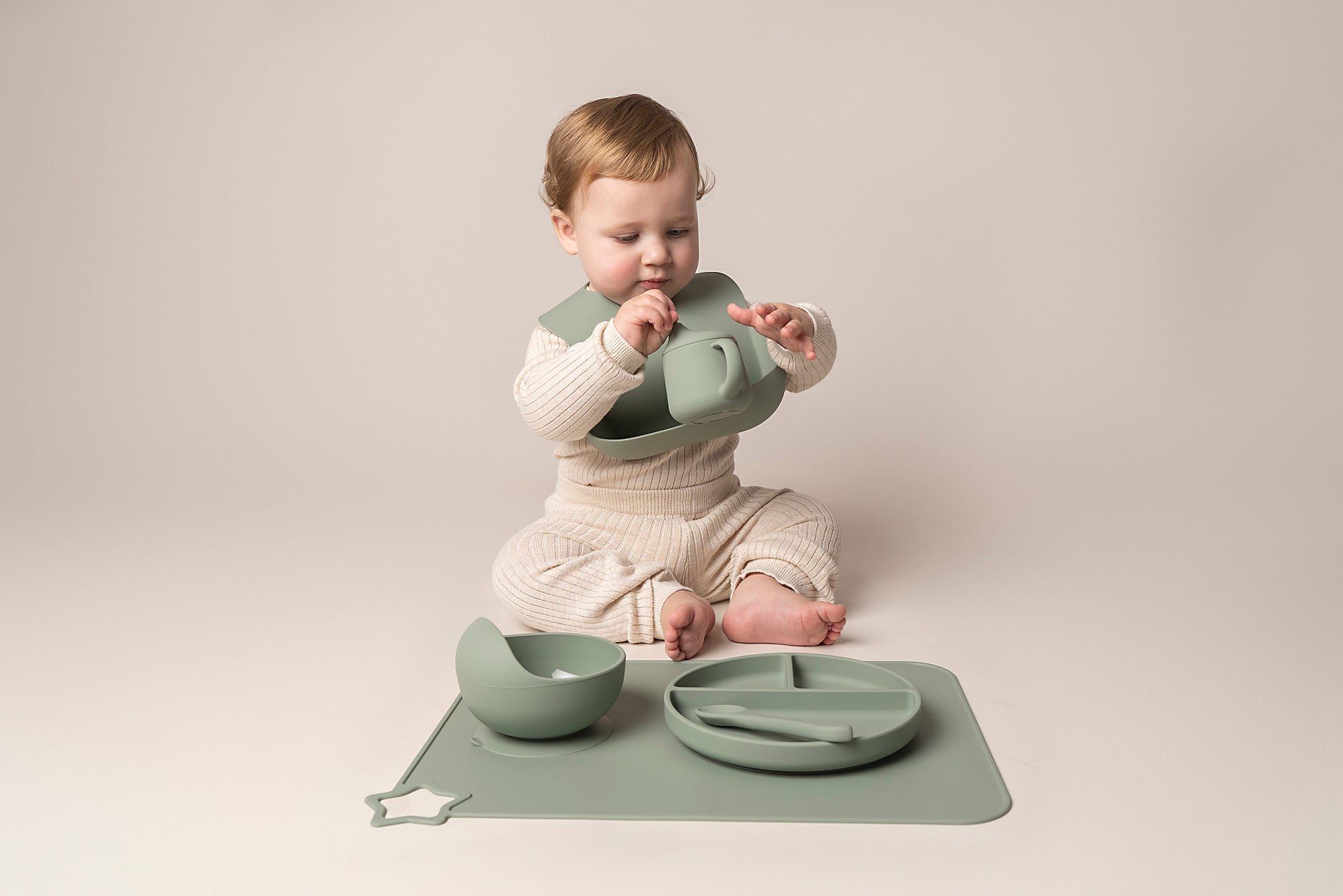 A stylish weaning set for babies and toddlers featuring unbreakable, easy-grip children’s tableware made from premium non-toxic, BPA-free, food-grade silicone. The set includes a strong suction base plate and bowl to prevent spills and distractions during meals. It's also waterproof, microwave, and dishwasher safe, offering convenience and easy cleaning. Whether introducing solids or promoting self-feeding, this baby and toddler weaning set is an essential. 